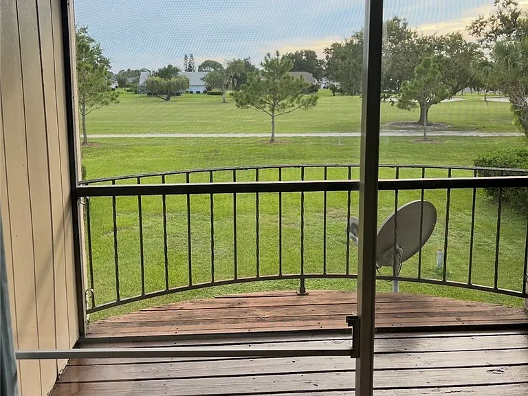 3731 Edgewater Dr — Photo 4