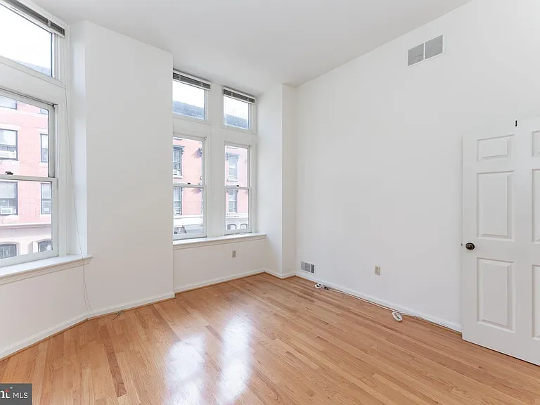 2020 Walnut St #2032 — Photo 14