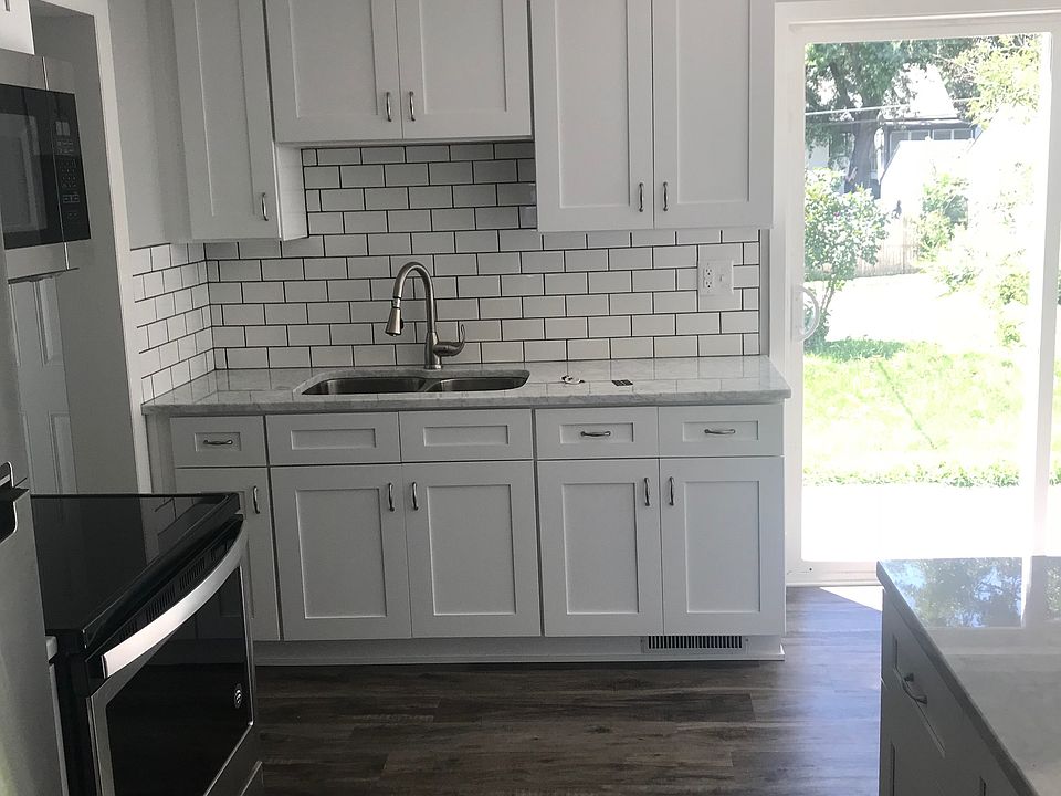 1st image of 304 11th Ave S