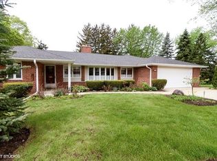 810 S Hi Lusi Ave, Mount Prospect, IL 60056