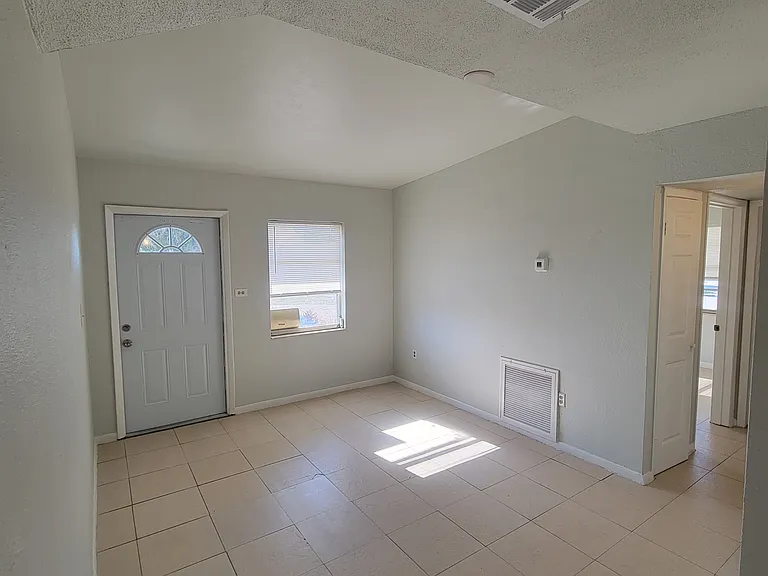 2361 Dallas St — Photo 11