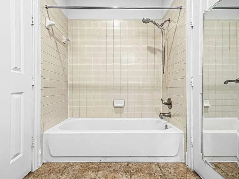 7134 S Mapleridge St #2E — Photo 5