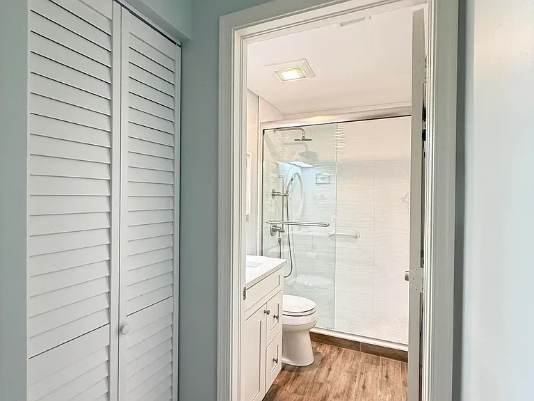 225 N Lakeshore Dr — Photo 42