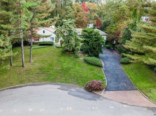 5 Denton Rd, Great Neck, NY 11024