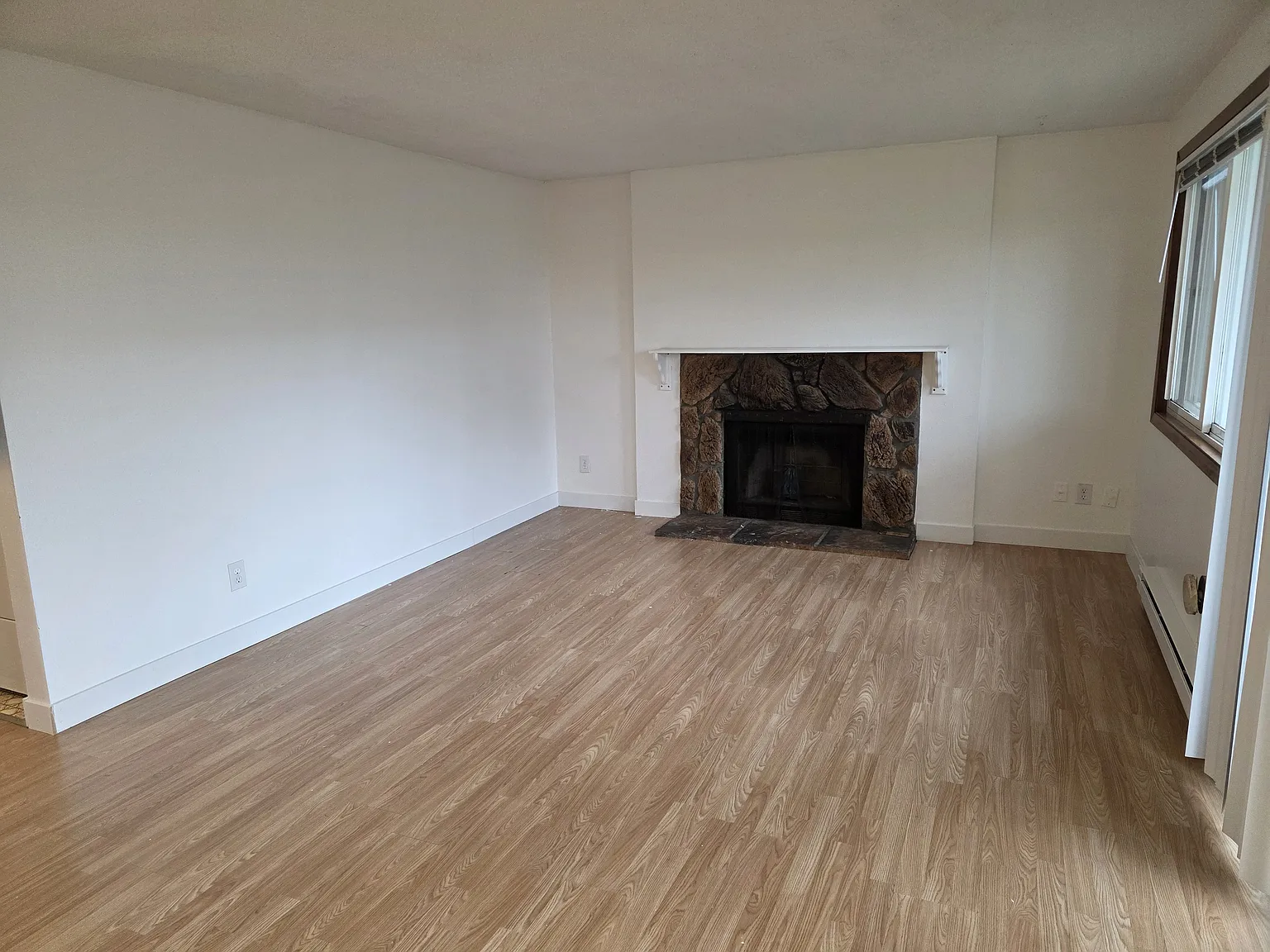 2 bed, 923 sqft, $1,900 — Photo 4