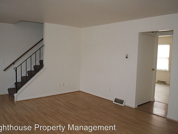 3rd image of 989 McCarty St NW