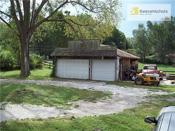 30 x 30 detached garage w/9' doors