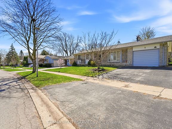 3rd image of 5 Chaucer Rd