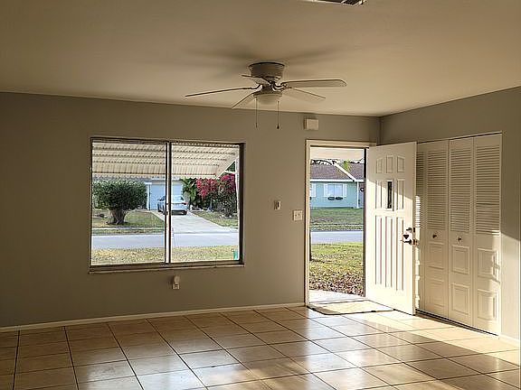 3rd image of 329 SW Belmont Cir