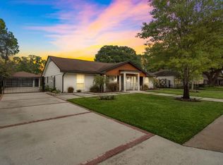 10722 Piping Rock Ln, Houston, TX 77042