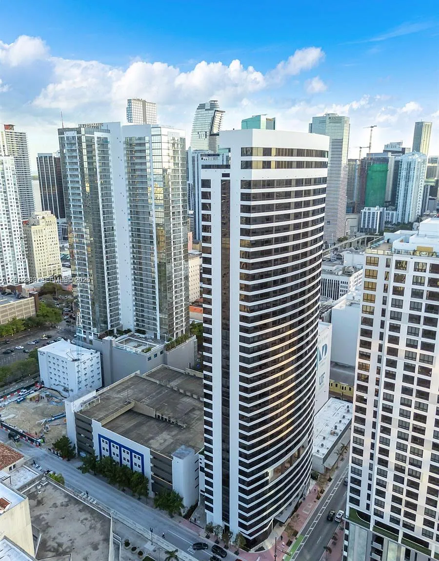 1 bed, 1.0 bath, 558 sqft, $3,400 — Photo 3