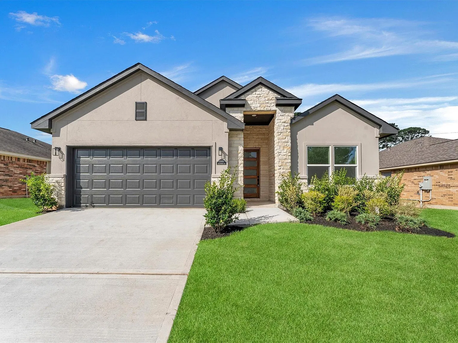 4 bed, 2.5 bath, $2,500 — Photo 3