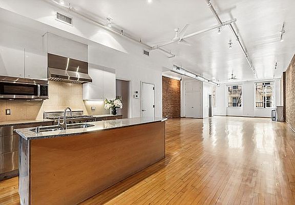4th image of 80 Franklin St APT 4