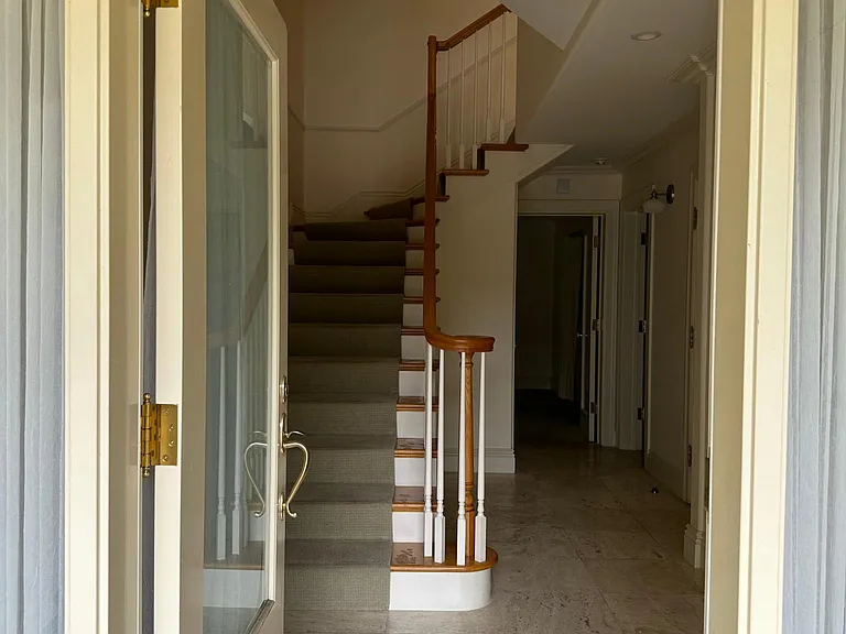22 Laurel St — Photo 6
