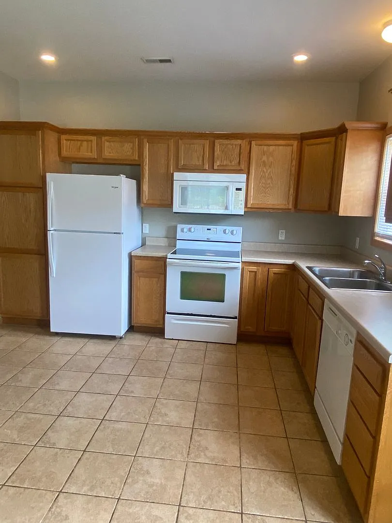 24871 Talladega — Photo 2