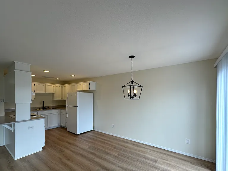 7602 NE 52nd St — Photo 9