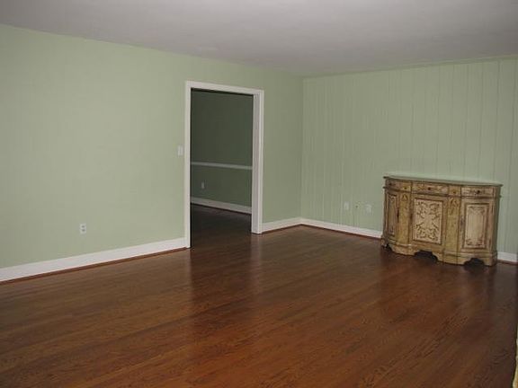 3rd image of 4937 Balsam Dr