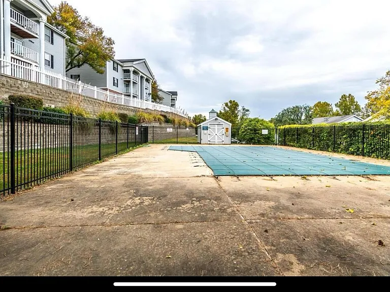 1210 Creve Coeur Crossing Ln #H — Photo 28