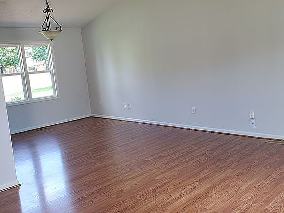 5th image of 45 Trillium Ln