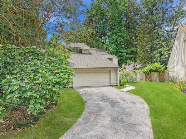 10 Stallion Ct, Charleston, SC 29407