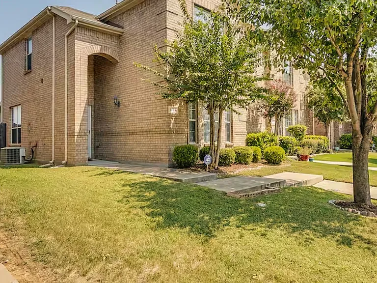 1138 Jamie Dr — Photo 12