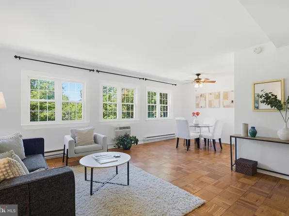 3243 Valley Dr, Alexandria, VA 22302