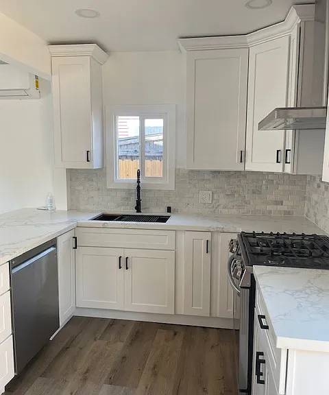 650 N Olive St — Photo 4