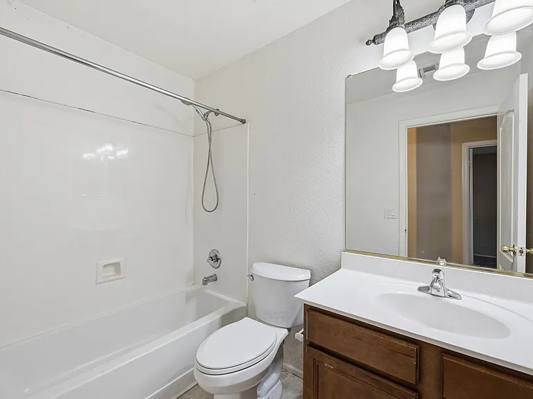 8205 S 45th Ln — Photo 11