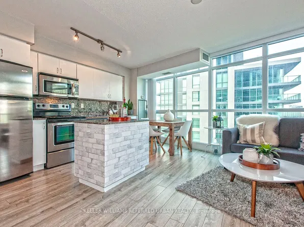 215 Fort York Blvd, Toronto, ON