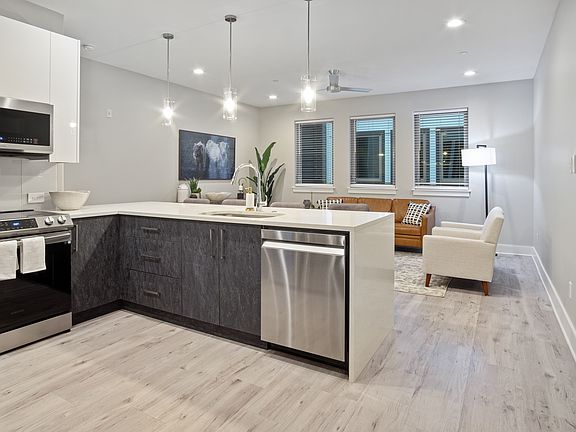 3rd image of 1118 Galveston Ave #3