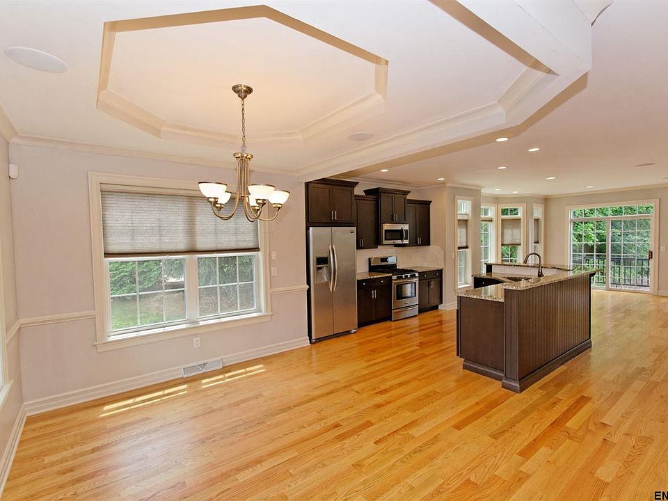 1st image of 52 Bloomingrove Dr