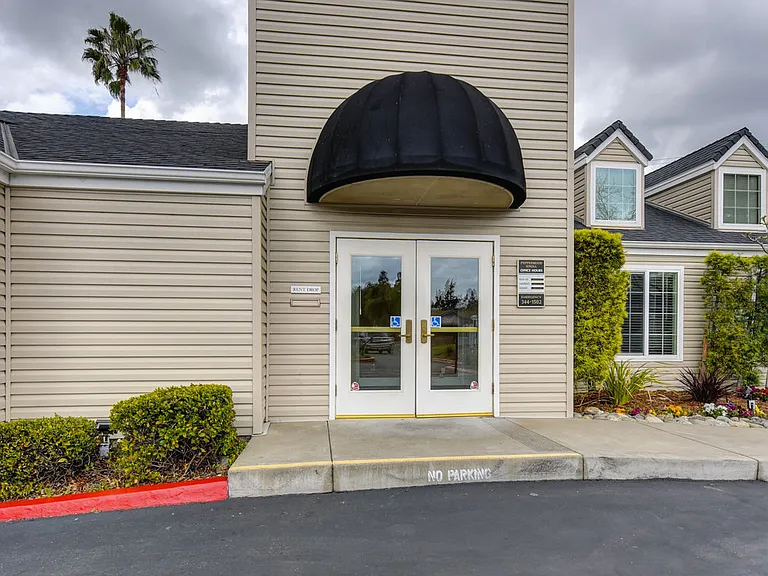 Pepperwood Knoll Apartments — Photo 6