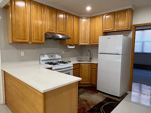 3rd image of 2709 Avenue W #1