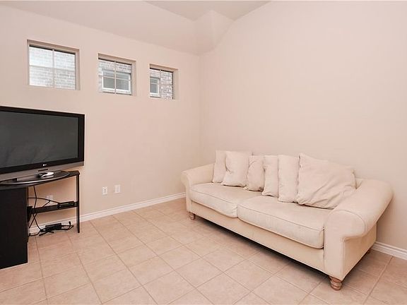 4th image of 517 Cypress Hill Dr