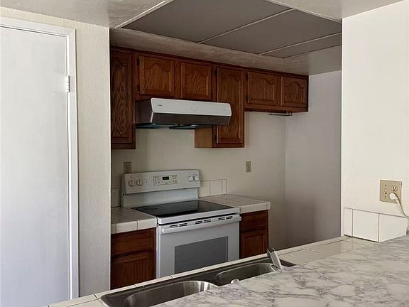 5th image of 18148 Colima Rd