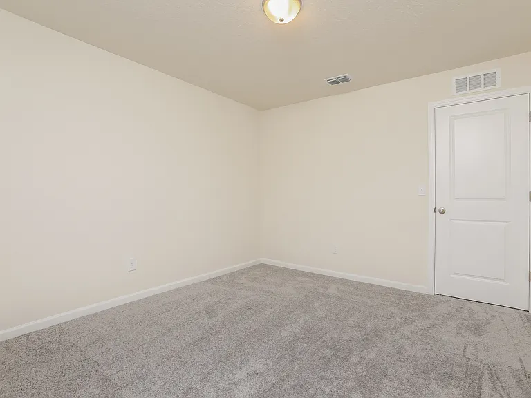 Lincoln Oaks — Photo 19