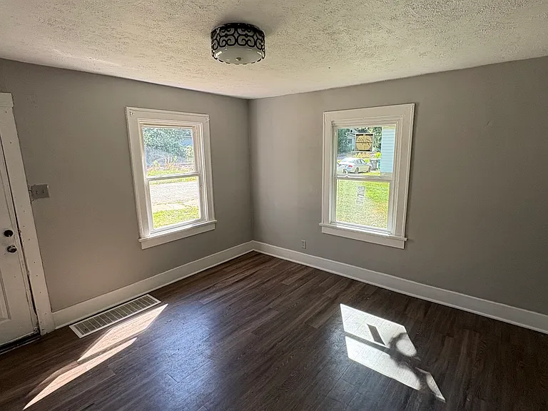 238 W Peoria Ave — Photo 18