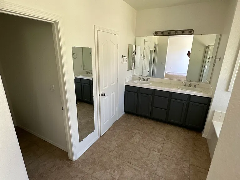 1419 Sabrina Ct — Photo 25