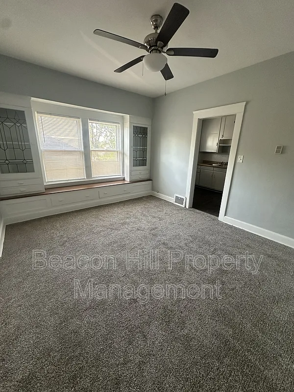 2 bed, 1.0 bath, 1040 sqft, $1,209 — Photo 2