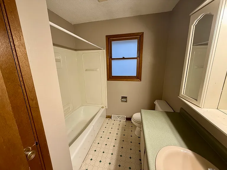 2285 Highview Dr — Photo 2