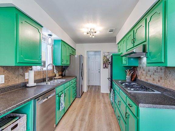 4th image of 2310 Oakwood Ln