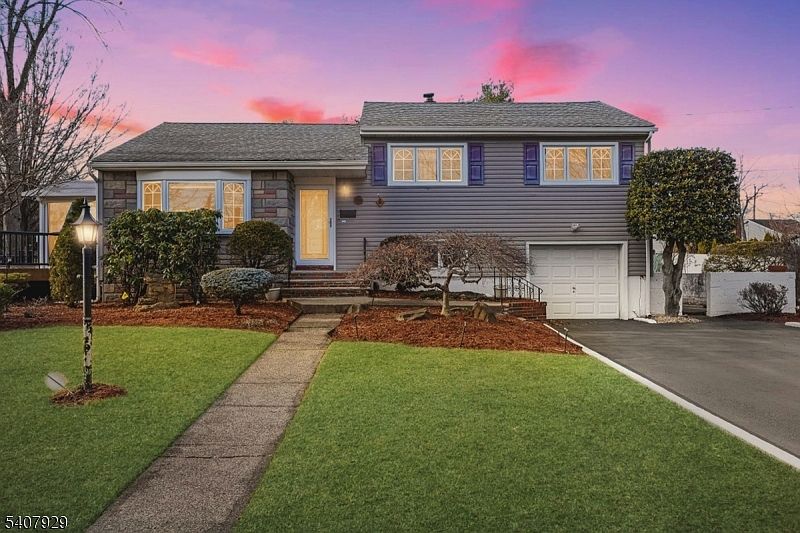 1st image of 715 Bush Pl