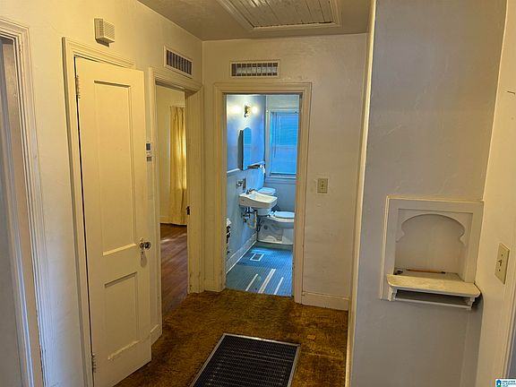 5th image of 905 7th St W