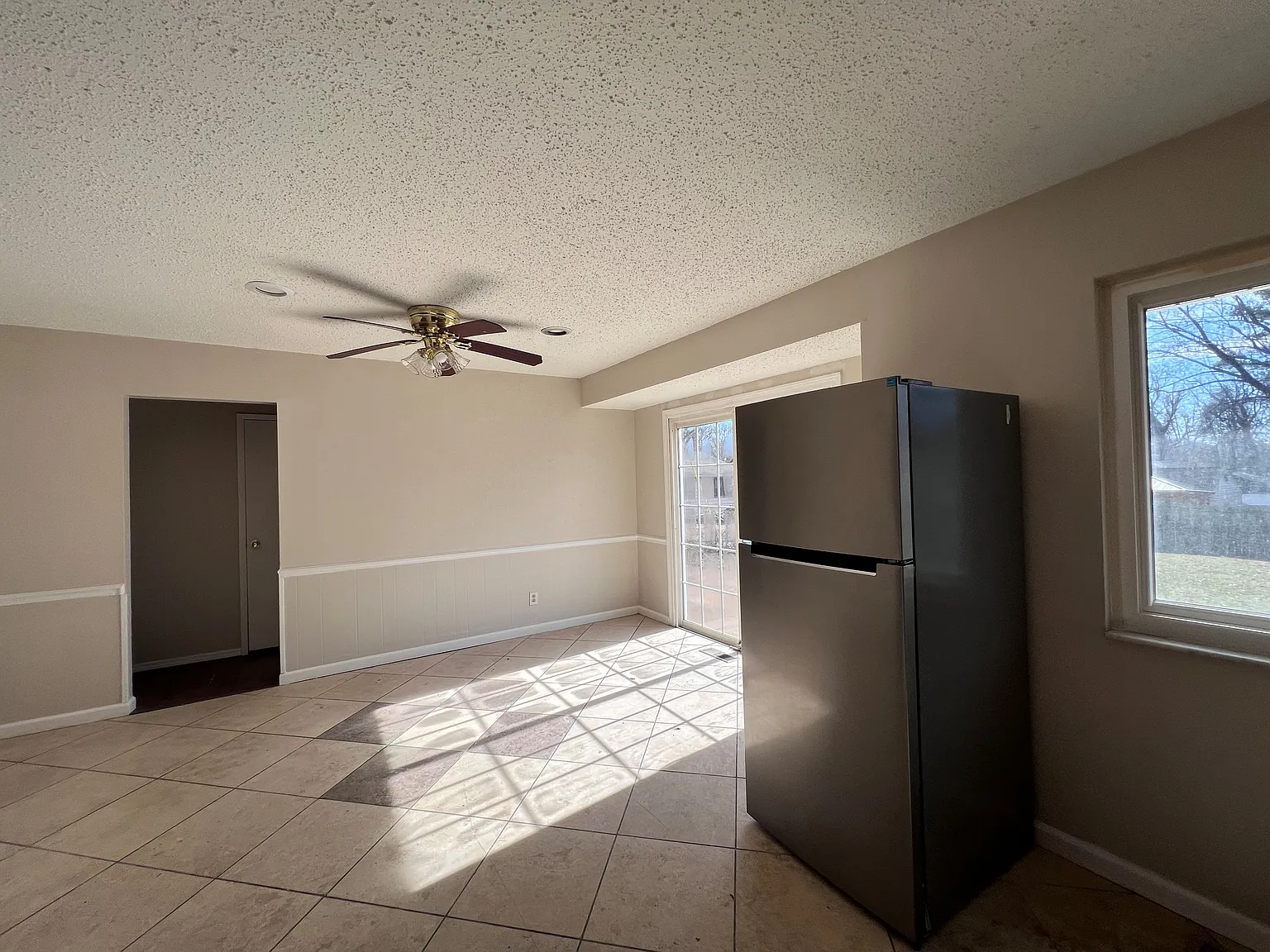 3 bed, 2.5 bath, 2000 sqft, $1,795 — Photo 4