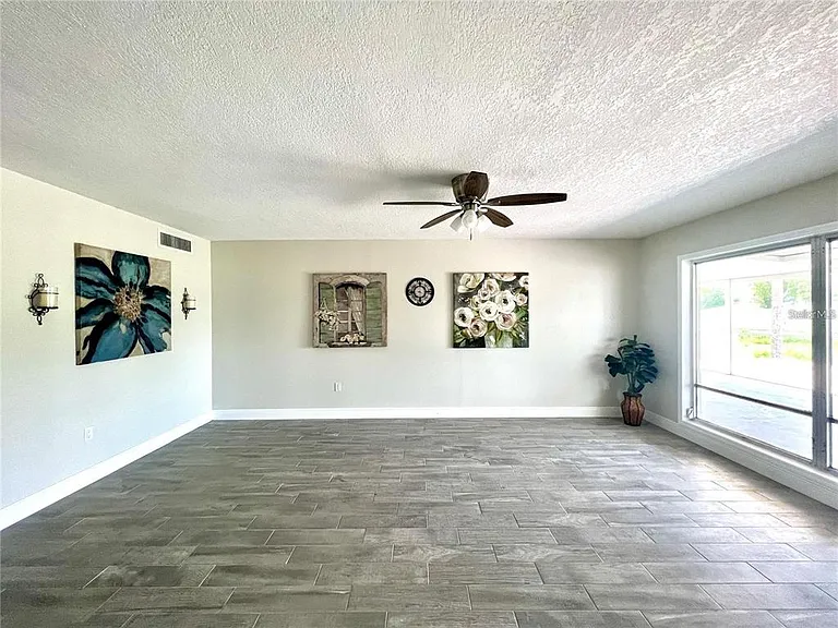 912 La Jolla Ave — Photo 3