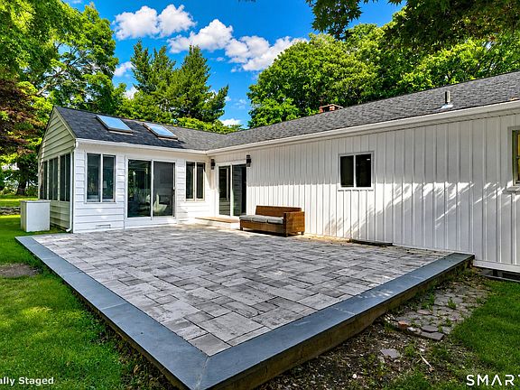 4th image of 429 Flax Hill Road