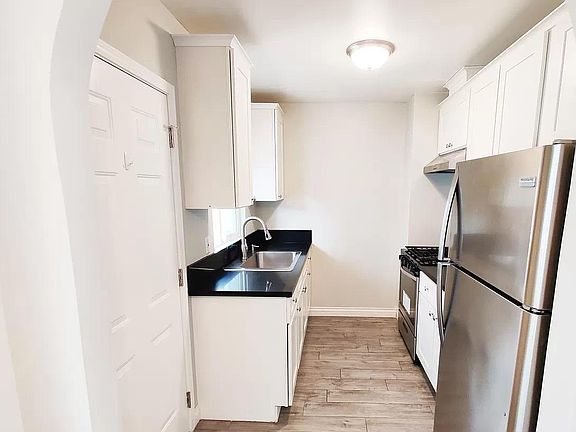 3rd image of 221 Union Pl #20