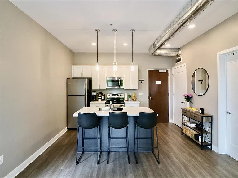 625 S. Goodman Apartments — Photo 8