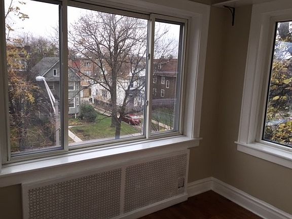 3rd image of 148 N Austin Blvd APT 3