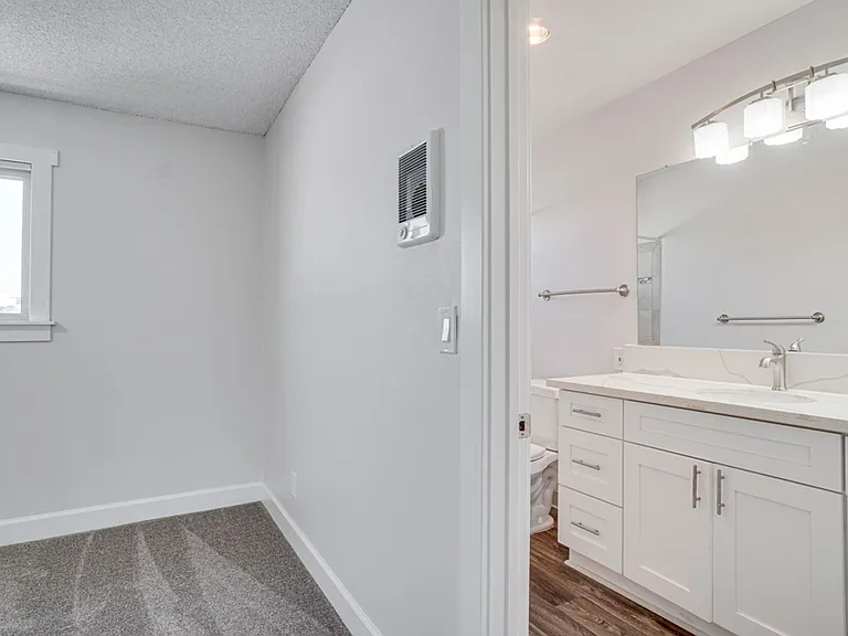 Cambridge Apartments — Photo 29